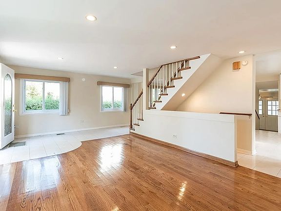 2nd image of 919 Greenwood Ave