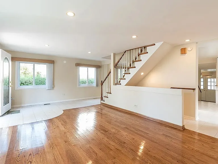 919 Greenwood Ave — Photo 2