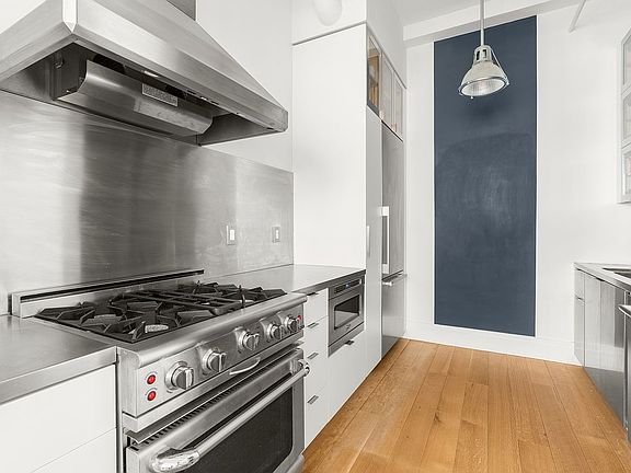 3rd image of 222 Park Ave S #Ph12c