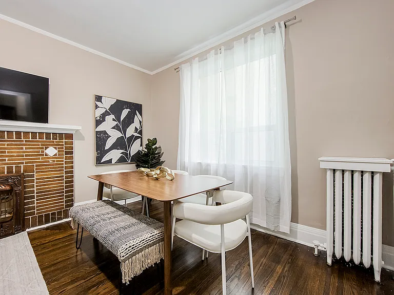 569 Broadview Ave — Photo 3