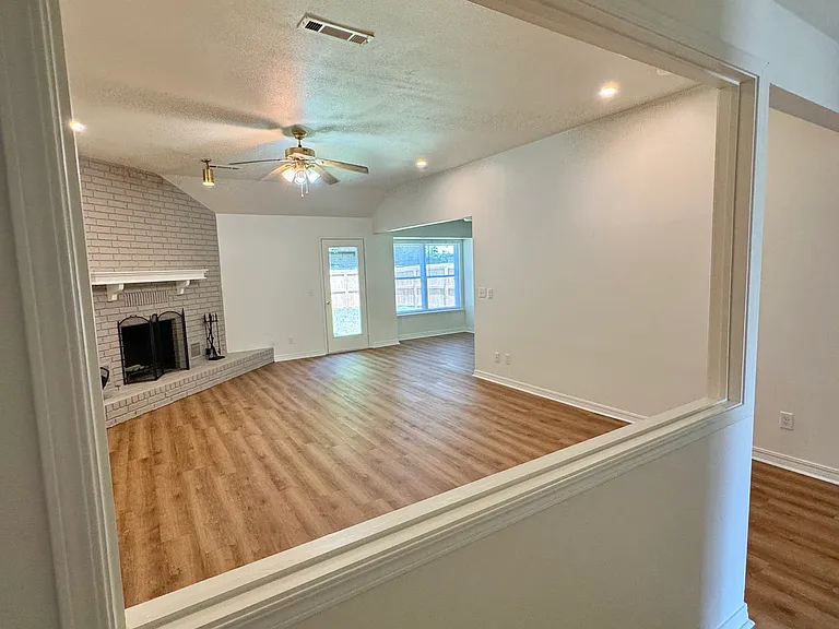 1484 E Cortland St — Photo 10