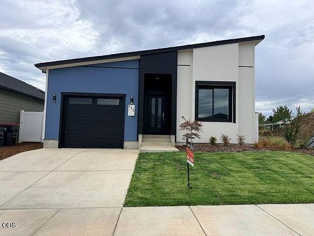 1st image of 646 Terrazzo Way