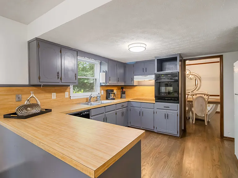 3345 Sharon Cir — Photo 7