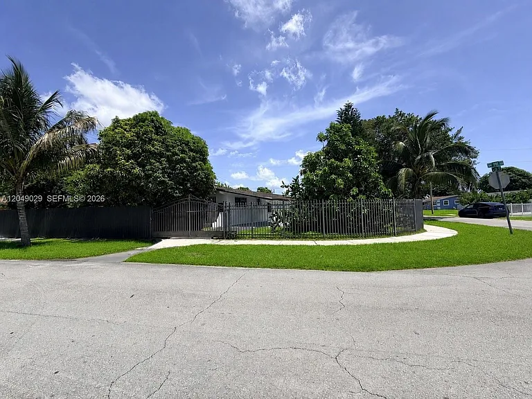 19202 NW 23rd Ct — Photo 16