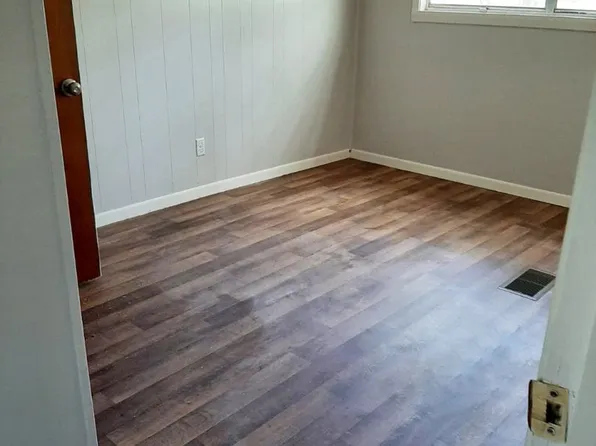 202 Cypress Bend Dr, Village Mills, TX 77663