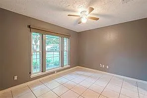 2122 Courtshire Ln — Photo 4
