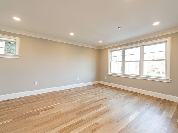 5th image of 5 1/2 Prospect St #B