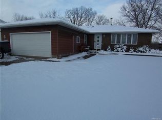 6095 Reger Dr, Lockport, NY 14094