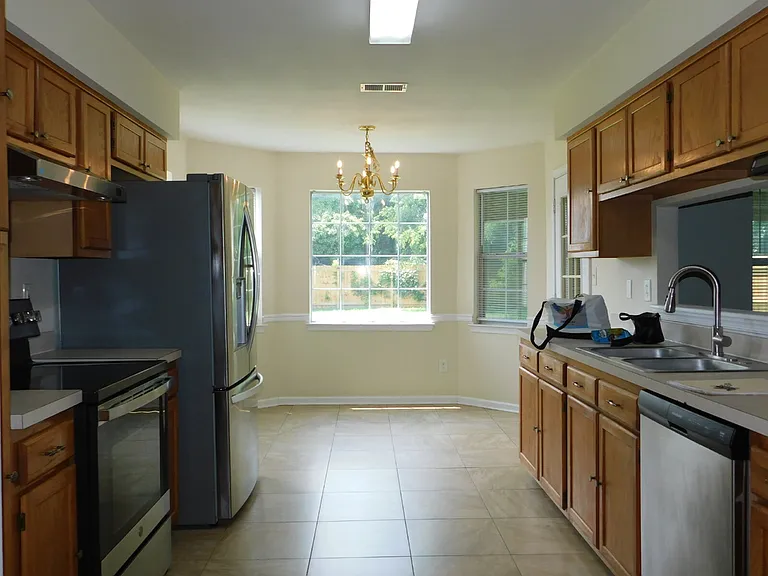 7559 Hughart St — Photo 33