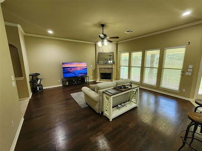 3 bed, 1712 sqft, $2,050 — Photo 4