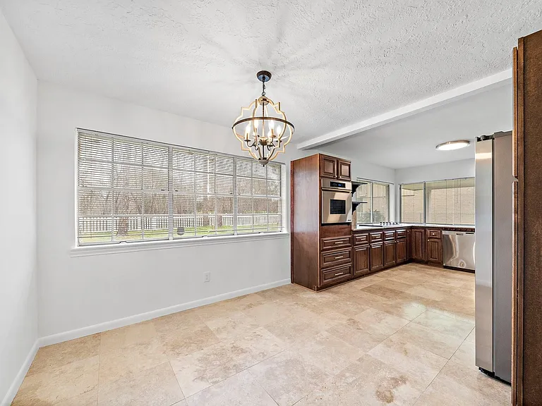 7810 Antoine Dr — Photo 5