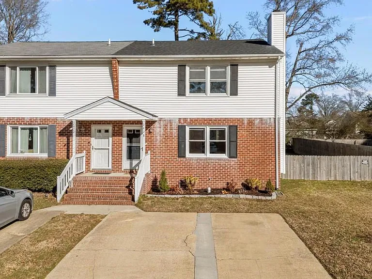 2428 Casey Ct — Photo 1