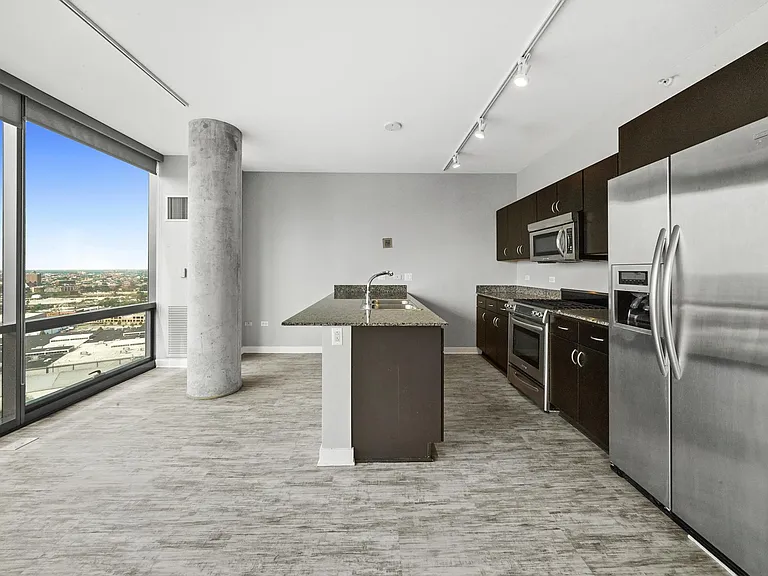 860 W Blackhawk St #2401 — Photo 13