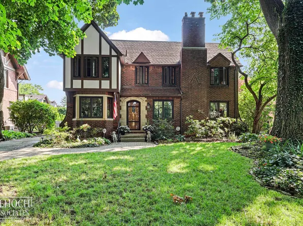 494 Washington Rd, Grosse Pointe, MI 48230