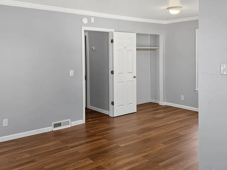 1127 Lafayette Ave — Photo 2