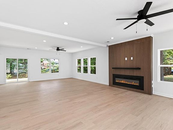 3rd image of 315 De Laura Dr