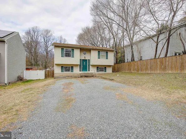 8303 Circle Dr, Lusby, MD 20657