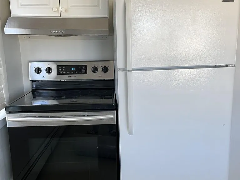 210 Cypress Ln W — Photo 1