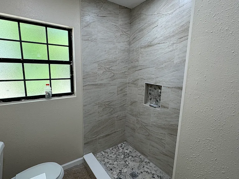 10715 N Dixon Ave — Photo 8