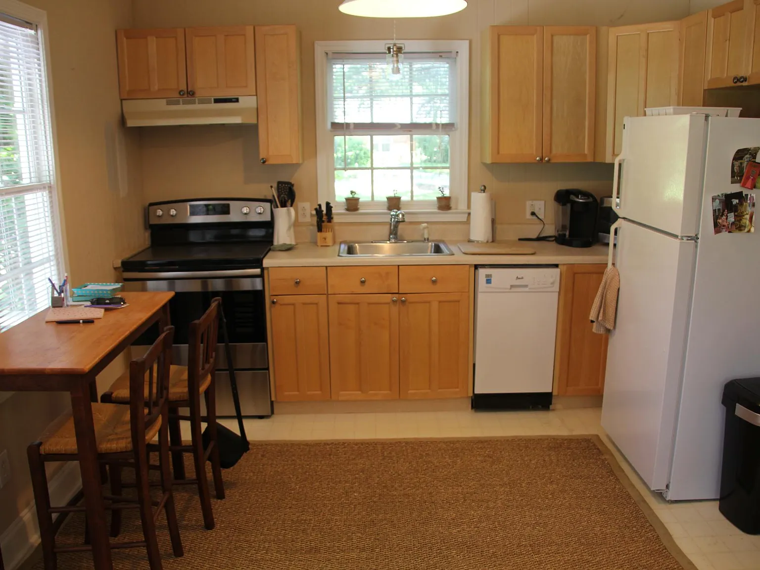 2 bed, 744 sqft, $1,600 — Photo 2