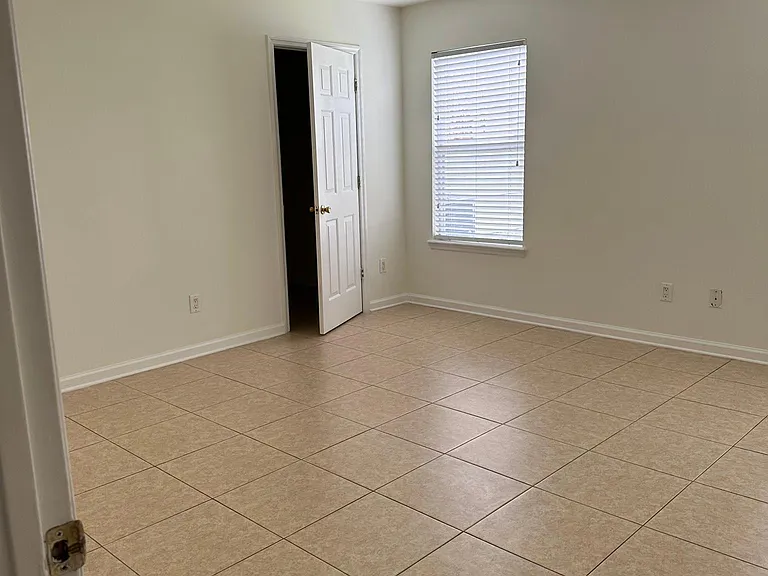 12083 Footman Ct — Photo 11