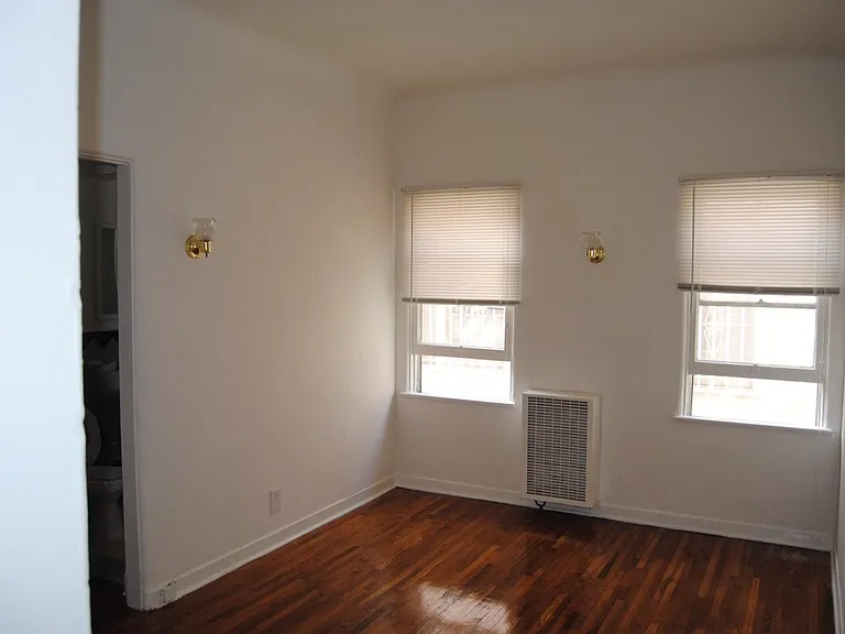 455 N Genesee Ave #D — Photo 2