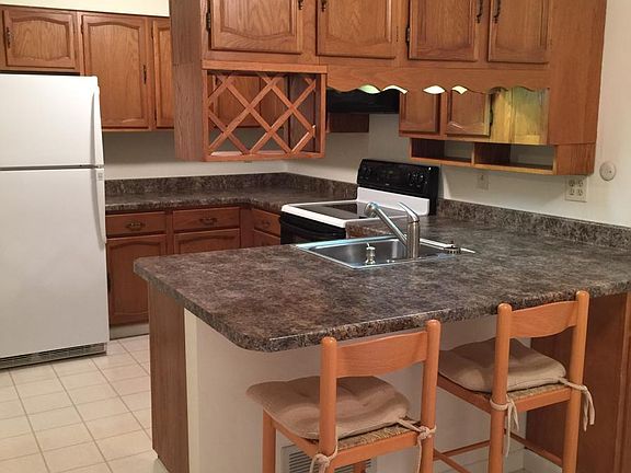 Kitchen with breakfast bar