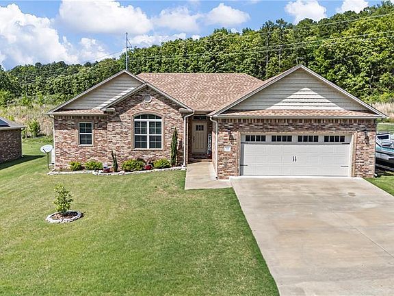 2nd image of 325 Crestwood Ln