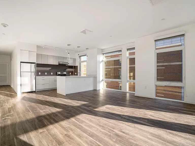 839 Beacon — Photo 18