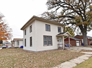 214 2nd St SW, Independence, IA 50644