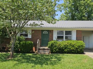 1104 Nicholson St, Decherd, TN 37324