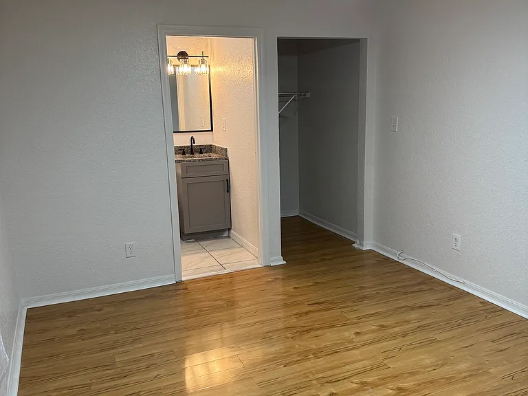 109 N Oakland St #1A — Photo 5