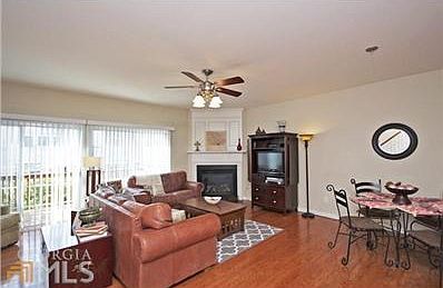 4th image of 1025 Thornborough Dr