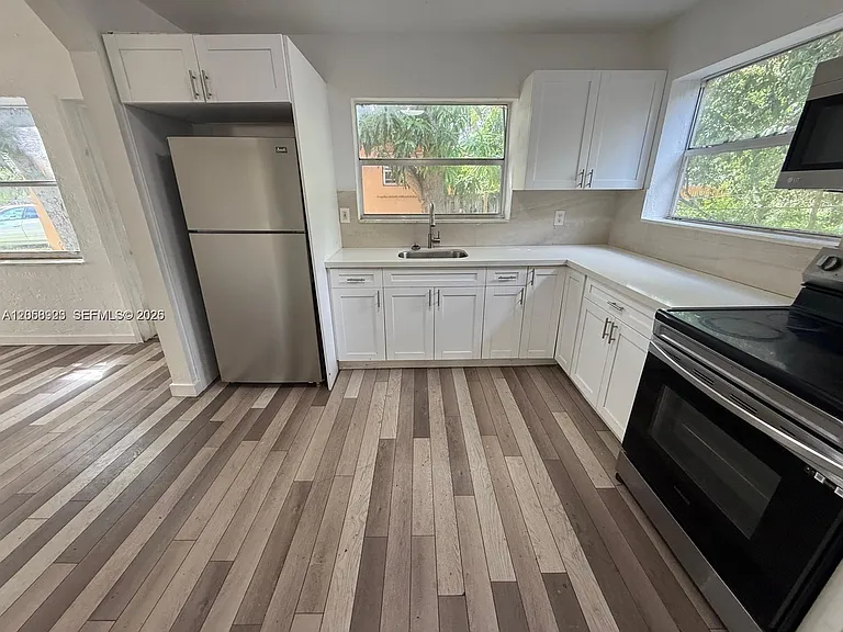 2813 Dewey St #1 — Photo 3