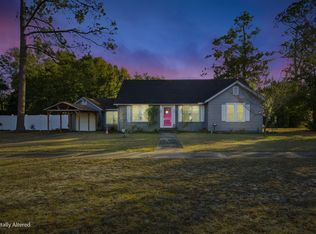 302 2nd Ave NW, Crestview, FL 32536