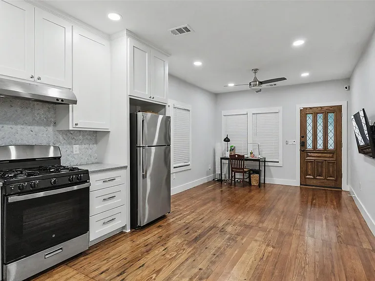 2506 E Cesar Chavez St — Photo 12