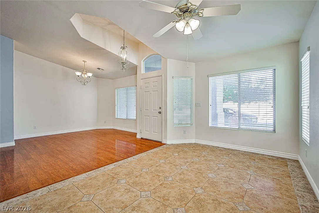 3 bed, 3.0 bath, 2170 sqft, $2,090 — Photo 2