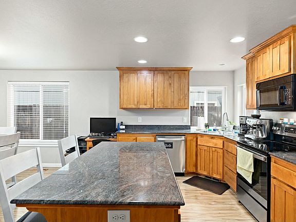 5th image of 1134 Maple Park Dr