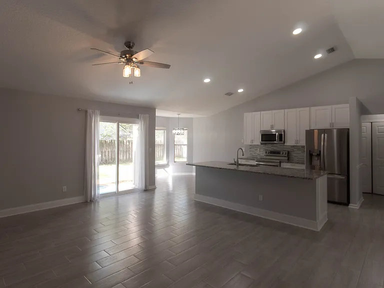 236 Clover Ct — Photo 8