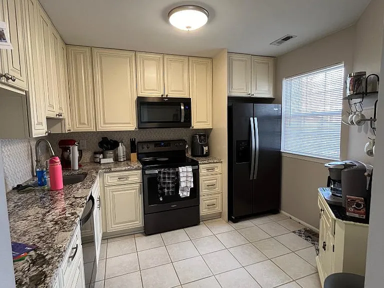 2714 Grange Ct — Photo 2