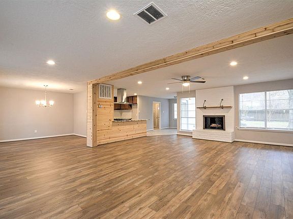 3rd image of 15326 Parkville Dr