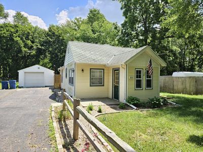 1616 Nazareth Rd, Kalamazoo, MI, 49048