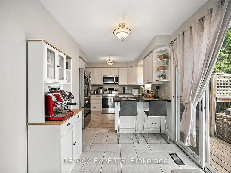 11 Penton Dr — Photo 9