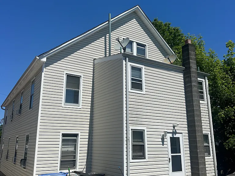 28-30 Florence Ave #4 — Photo 2