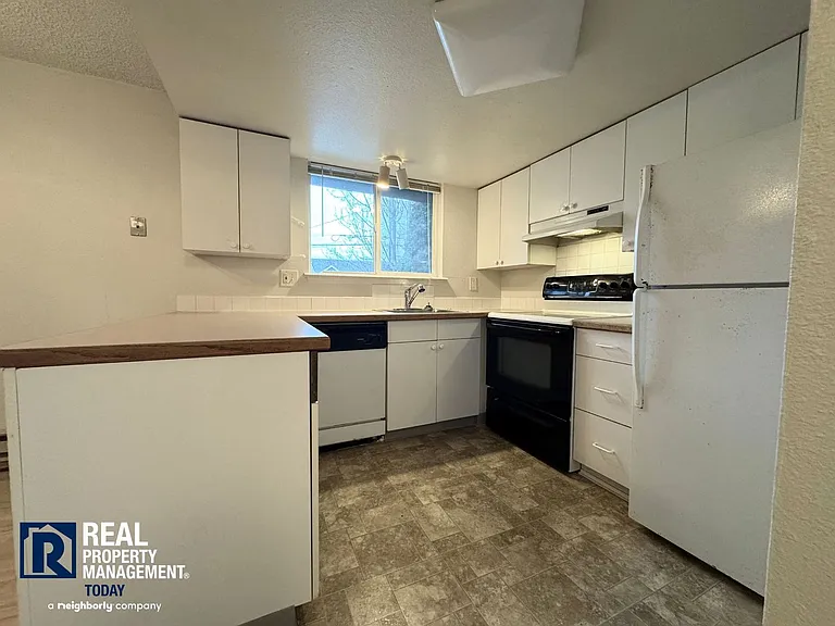 DB&D Realty LLC - 4016 — Photo 16