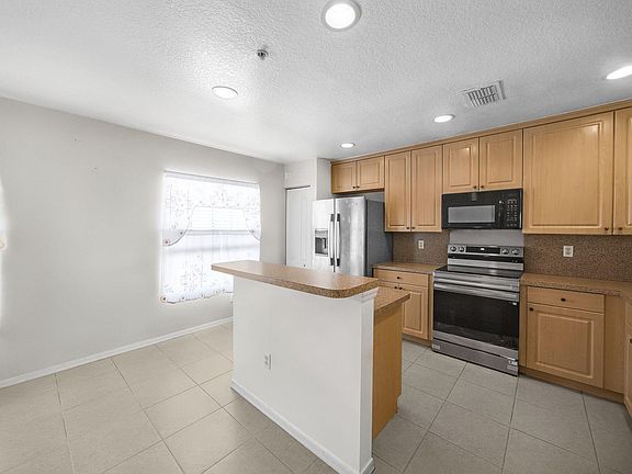 3rd image of 1898 SE Interlachen Drive