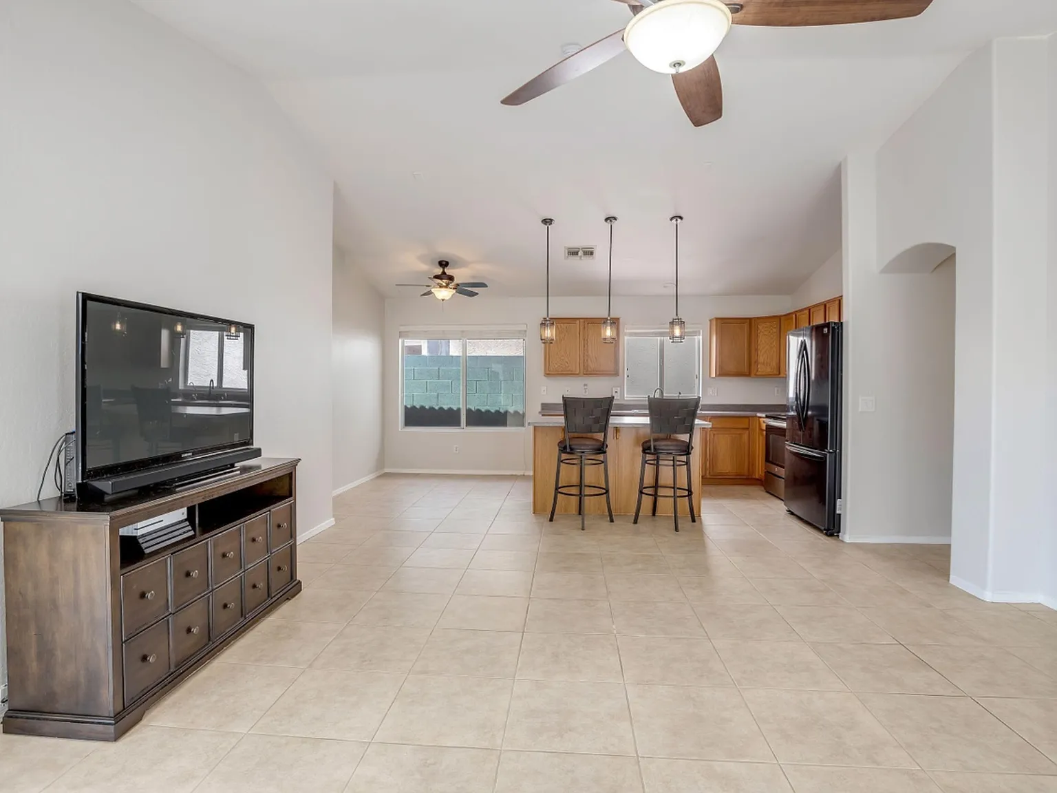 4 bed, 1363 sqft, $2,300 — Photo 3