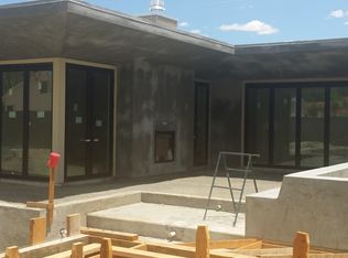 827 N Arquilla Rd, Palm Springs, CA 92262