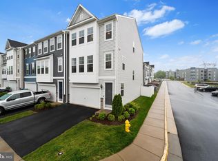 18216 Summit Pointe Dr, Triangle, VA 22172