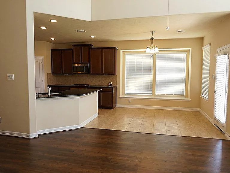3319 Hawkins Glen Ln — Photo 7